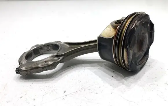 BMW 5 G30 G31 G38 Piston with connecting rod 7852246
