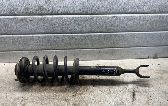 Volkswagen PASSAT B5 Front shock absorber/damper 3B04130310