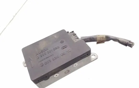 Mercedes-Benz E W124 Airbag deployment crash/impact sensor 0285001050 0038200610