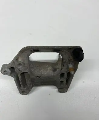 Gearbox mounting bracket