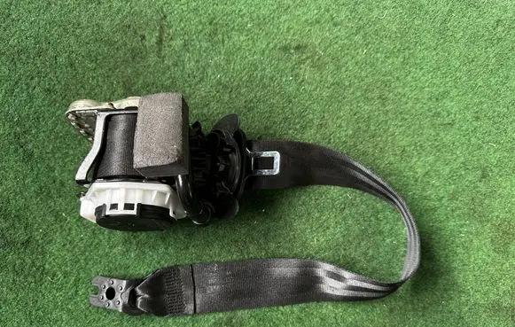 Volkswagen Golf VII Front seatbelt 0589P1000220