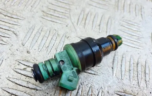 BMW 5 E39 Fuel injector 0280150415