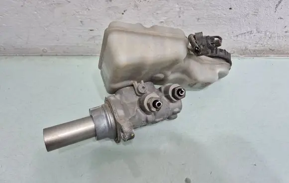 Ford Focus Master brake cylinder