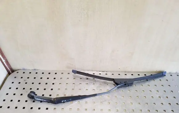 Mitsubishi Pajero Sport I Front wiper blade arm