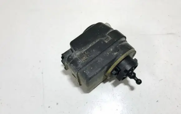 Headlight level adjustment motor