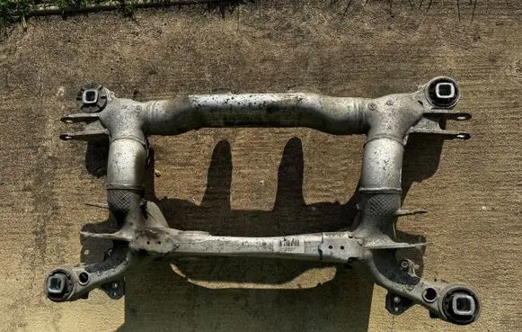 BMW 5 E60 E61 Rear subframe 6770827 6761134 6761133