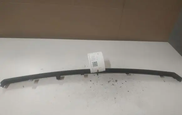 Dashboard glove box trim