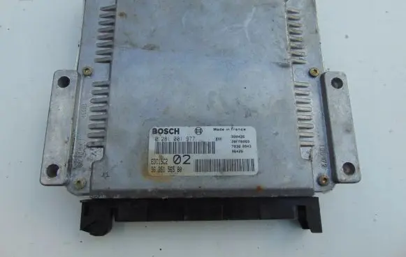 Peugeot 406 Engine control unit/module 9635156580 0281001977