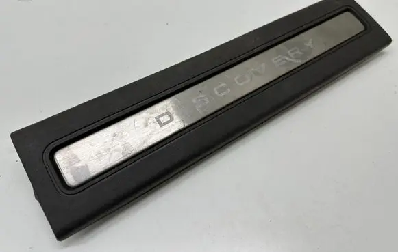 Land Rover Discovery 5 Front sill trim cover HY3213201BB8