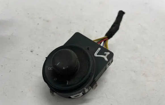 Opel Astra J Wing mirror switch 13271827