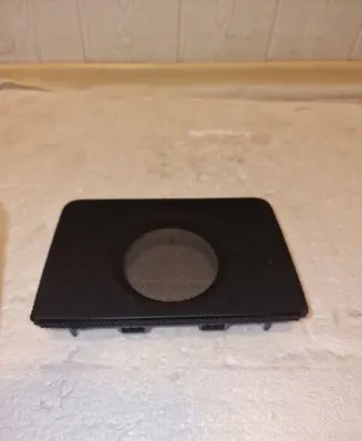 Side speaker trim/cover