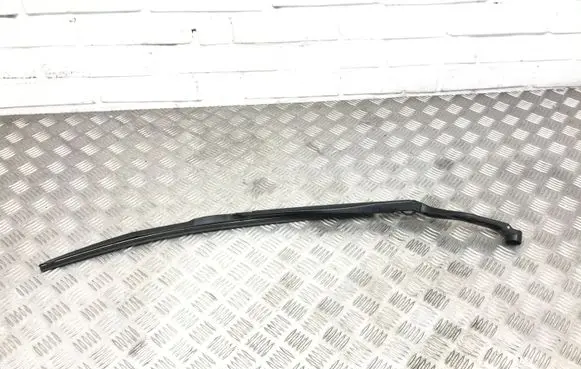 Lexus CT 200H Front wiper blade arm