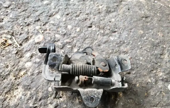 KIA Carens I Engine bonnet/hood lock/catch