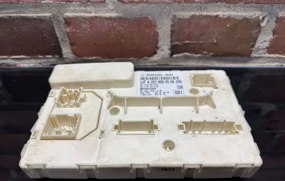 Mercedes-Benz E A207 Convertible roof control unit A2079004500 A2079011500