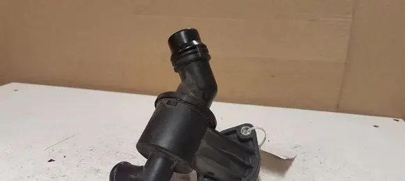 Audi A4 S4 B8 8K Thermostat/thermostat housing 03L121111AD