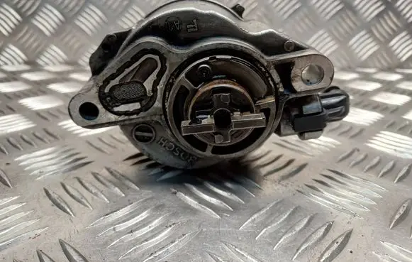 Citroen Berlingo Vacuum pump D1562C2