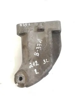 Engine mounting bracket