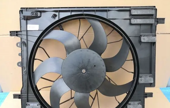Volvo XC90 Electric radiator cooling fan 31657772