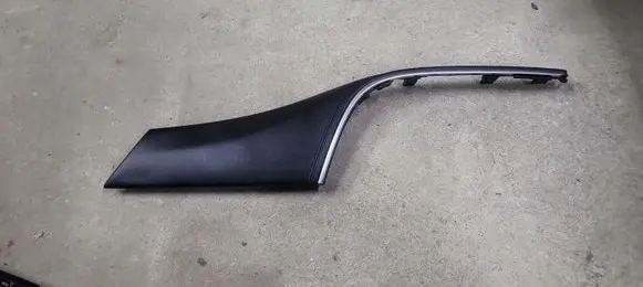 Buick Encore I Dashboard glove box trim 42502445