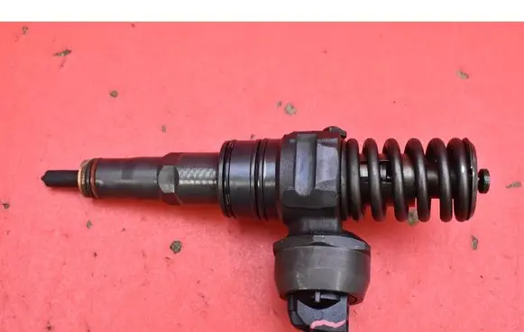 Skoda Fabia Mk1 (6Y) Fuel injector 045130073T