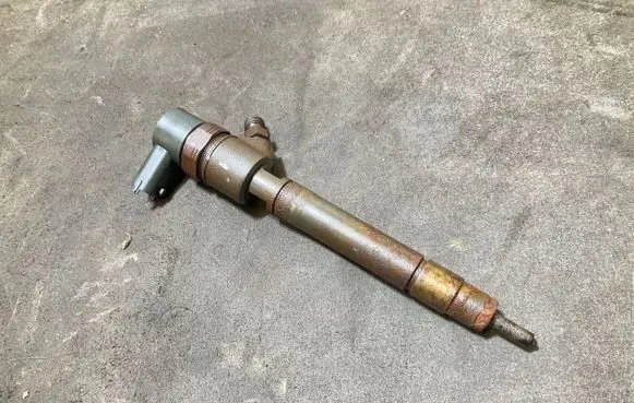 Volvo XC70 Fuel injector 30777526 0445110298