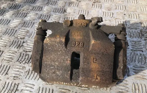 Nissan Qashqai Front brake caliper