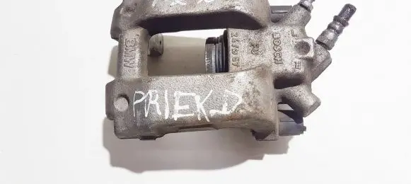 BMW 2 F22 F23 Front brake caliper w09209