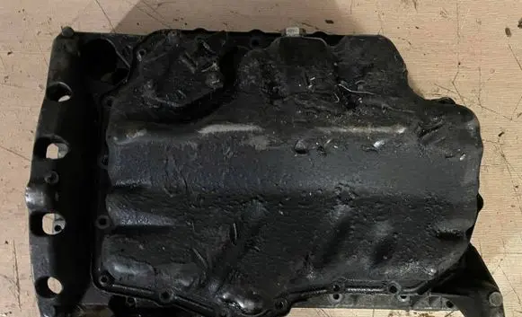 Volkswagen Golf VII Oil sump 04E103603