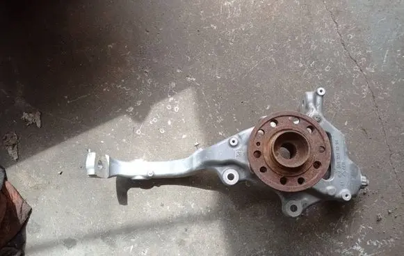 Mercedes-Benz GLC C253 Front wheel hub spindle knuckle A2533320201 2533320201