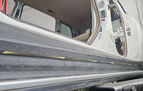 Mercedes-Benz GL X166 Foot area side trim A1666980025 IMPRK1574075
