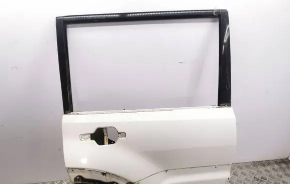 Mitsubishi Pajero Rear door