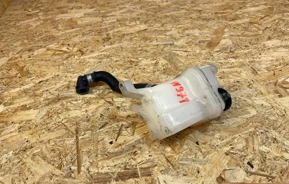 Toyota Auris E180 Coolant expansion tank/reservoir 