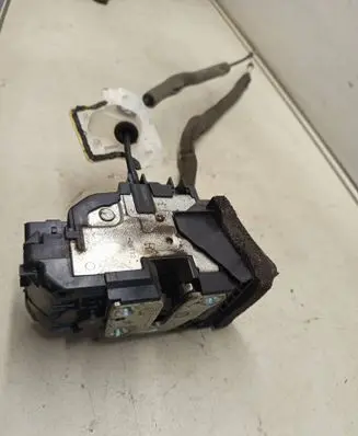 Nissan Qashqai+2 Front door lock N32LFRC