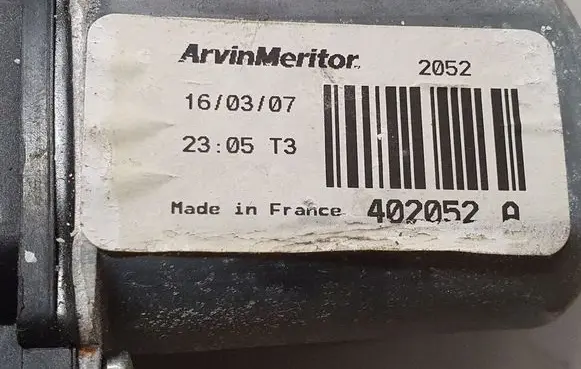 Nissan Qashqai Rear door window regulator with motor 402052A 2052 119767