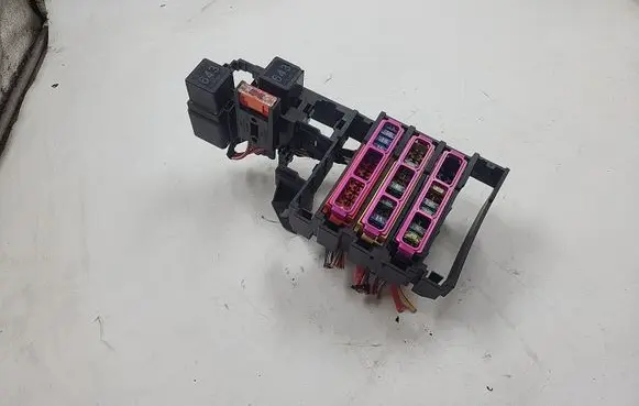 Audi A4 S4 B8 8K Fuse module 8A0937530