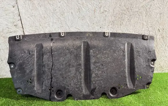 BMW 3 G20 G21 Engine splash shield/under tray 7428176