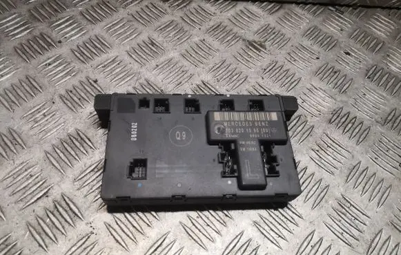Mercedes-Benz C W203 Door control unit/module 2038201585 A2038201585