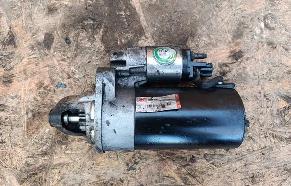 Audi A4 S4 B7 8E 8H Starter motor S0177