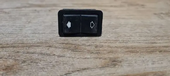 BMW 5 E39 Electric window control switch 8368974