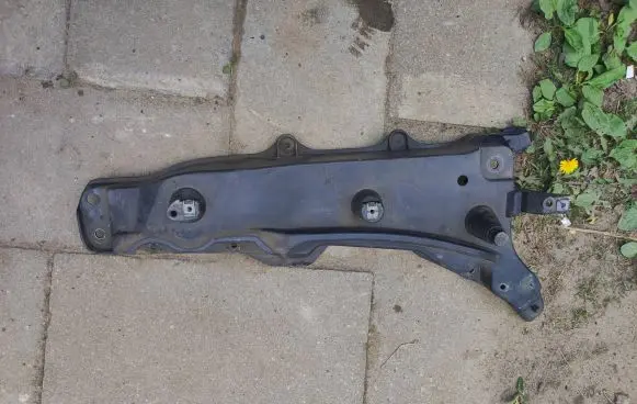 Volvo XC90 Fender mounting bracket 31391777 AD7011