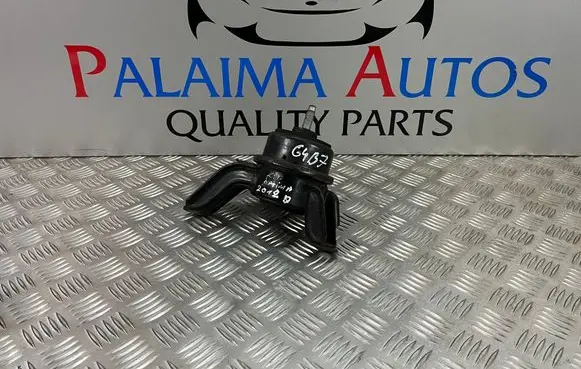 Engine mount bracket