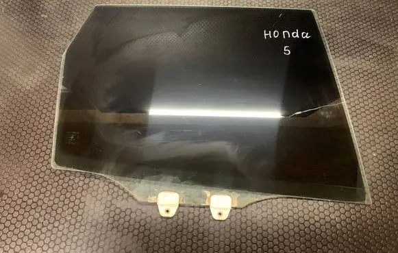 Honda CR-V Rear door window glass