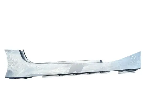 Front sill (body part)