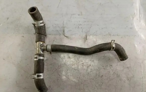 Suzuki Grand Vitara II Engine coolant pipe/hose