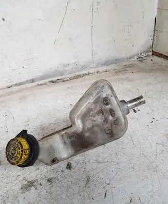 Dodge Caliber Master brake cylinder
