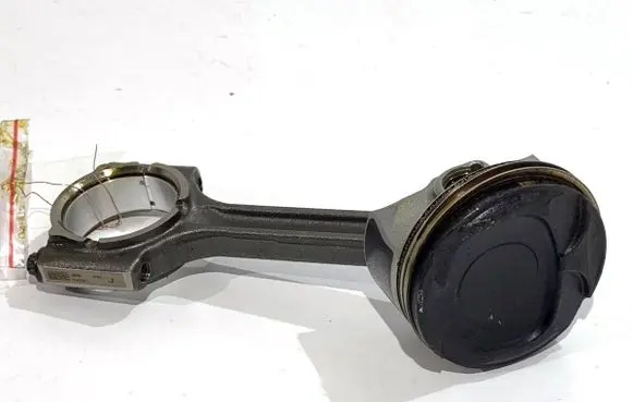 SsangYong Tivoli Piston with connecting rod G15DTF