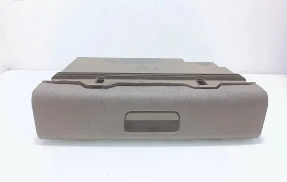 Volkswagen Touran II Tool box 1T0881580C