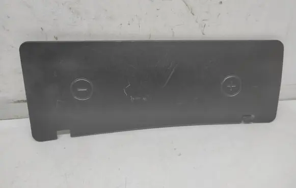 Audi A6 S6 C5 4B Battery box tray cover/lid 4B1819422