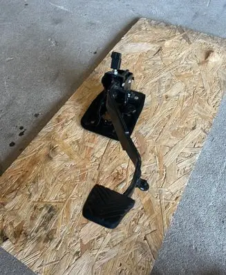 Mitsubishi Outlander Clutch pedal 