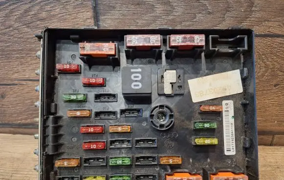 Volkswagen PASSAT B7 Fuse module